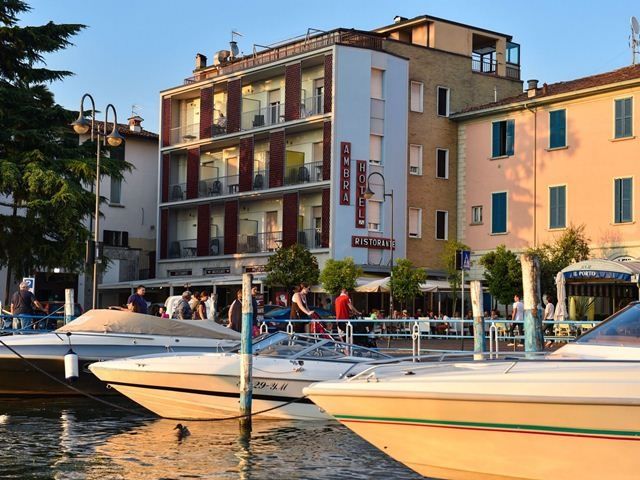 Ambra Hotel - The Only Central Lakeside Hotel In Iseo Exterior foto